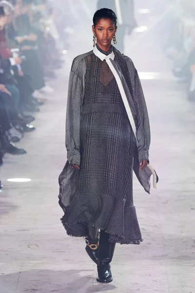 Look 18